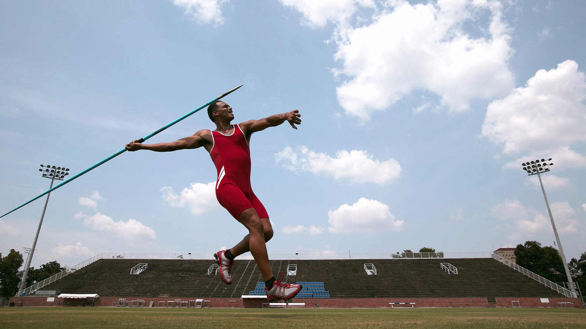 杨瀚森开场快速进入状态带动全队节奏,杨瀚森篮球